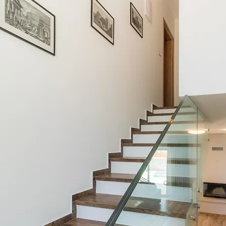 Βίλα Roma Near Pula For 6 People With Private Pool *