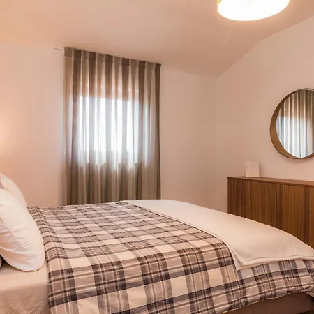 Roma Near Pula For 6 People With Private Pool *