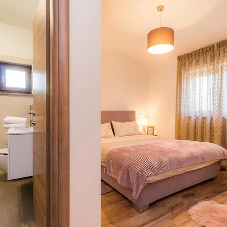 Βίλα Roma Near Pula For 6 People With Private Pool