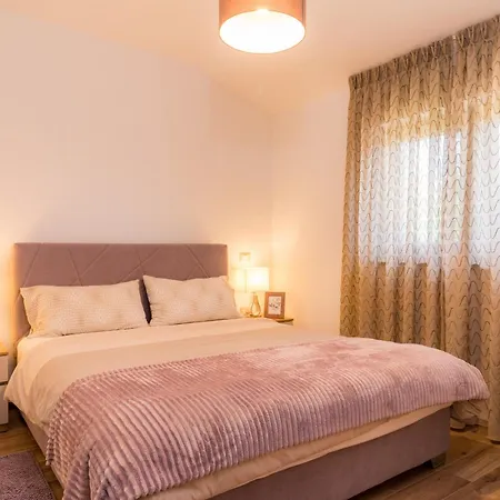 Roma Near Pula For 6 People With Private Pool