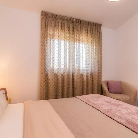Roma Near Pula For 6 People With Private Pool Villa