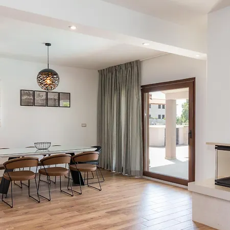Roma Near Pula For 6 People With Private Pool