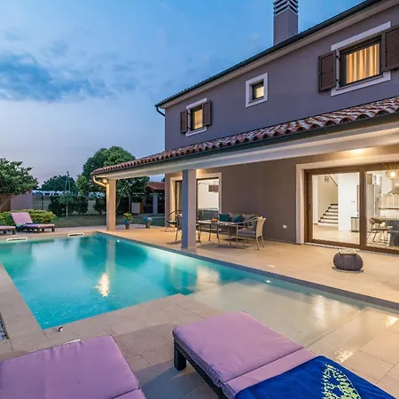 빌라 Roma Near Pula For 6 People With Private Pool *