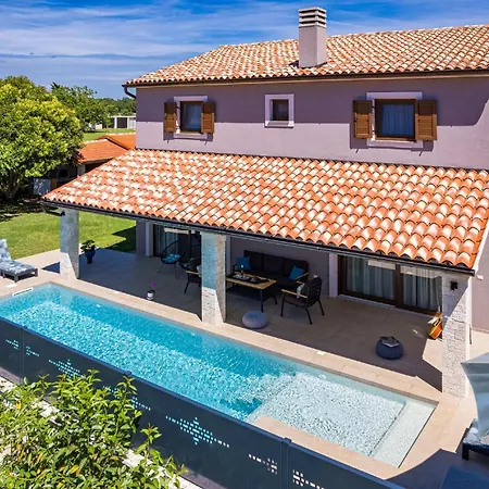 Villa Roma Near Pula For 6 People With Private Pool *