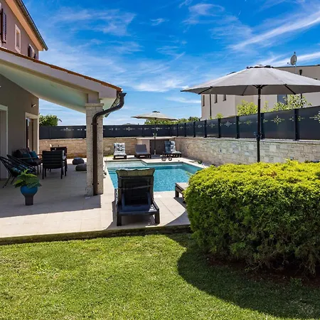 Roma Near Pula For 6 People With Private Pool *
