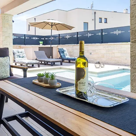 Roma Near Pula For 6 People With Private Pool * Jadreški