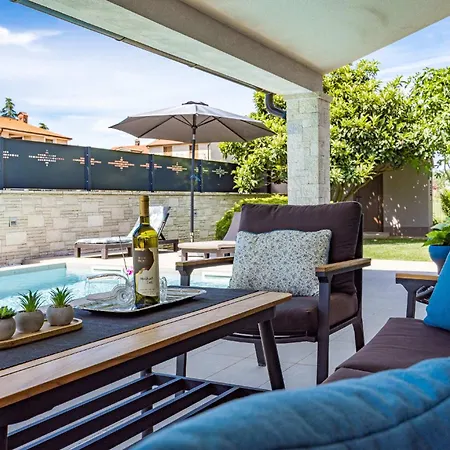 Βίλα Roma Near Pula For 6 People With Private Pool Jadreški