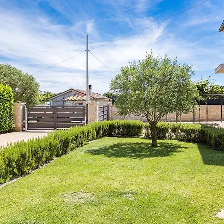 Roma Near Pula For 6 People With Private Pool *